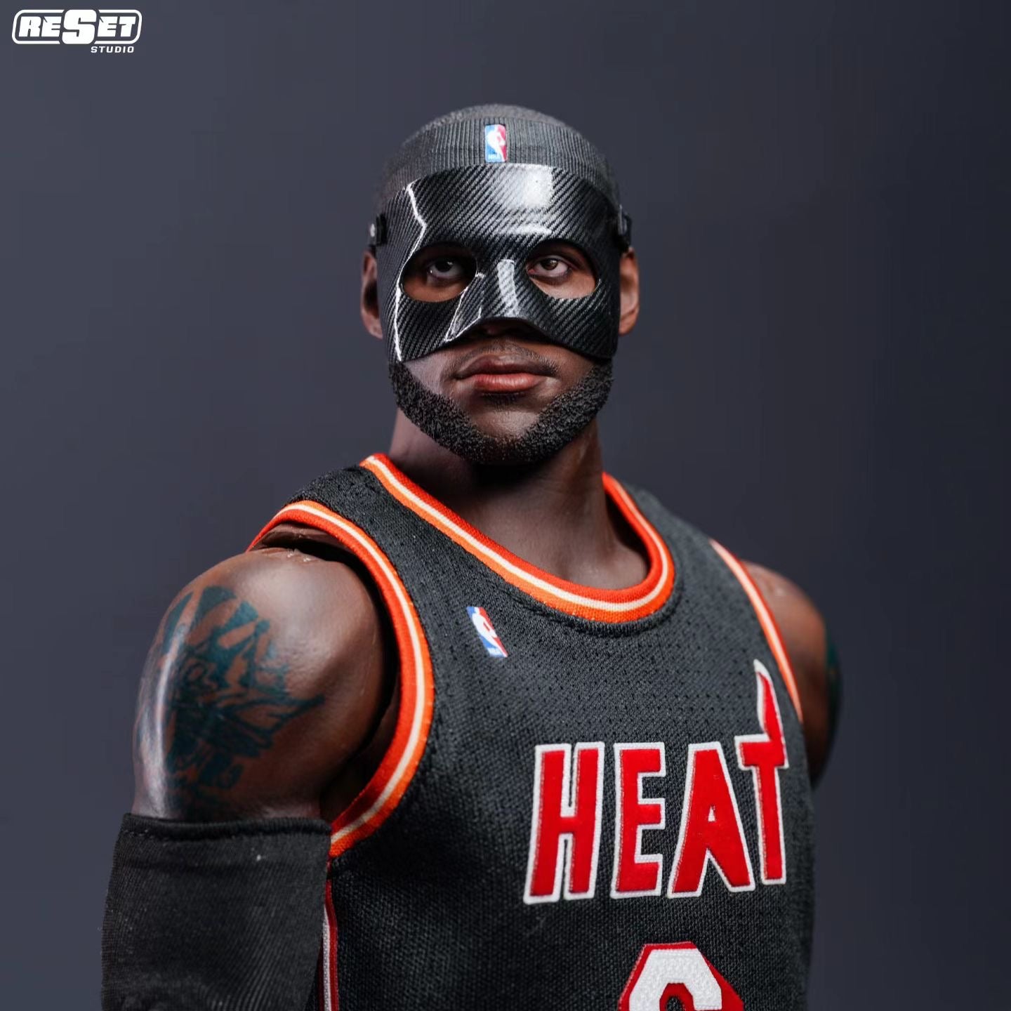 ResetStudio - ResetStudio Collection Series Movable Eye Miami Heat Black Mask LeBron James 1/6 Collectible Action Figure | ResetStudio 典藏系列 可动眼 热火队黑面具詹姆斯 1/6收藏级可动人偶 - Image 3