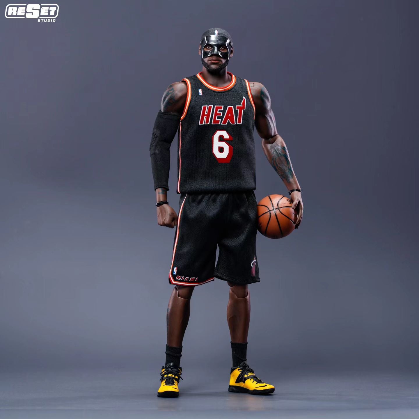 ResetStudio - ResetStudio Collection Series Movable Eye Miami Heat Black Mask LeBron James 1/6 Collectible Action Figure | ResetStudio 典藏系列 可动眼 热火队黑面具詹姆斯 1/6收藏级可动人偶 - Image 2