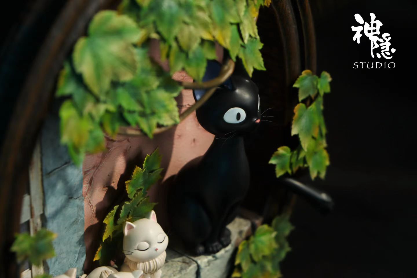 Shen Yin Studio - Kiki's Delivery Service Gigi Cats Under the Eaves | 魔女宅急便 吉吉 檐下猫居 - Image 1
